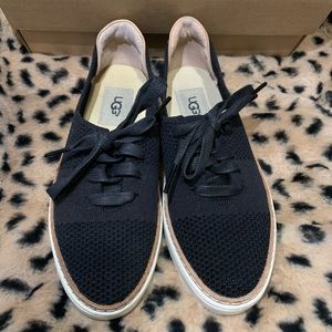 UGG Pinket Sneaker